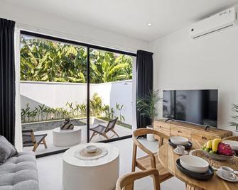 White Residence - Art & Boutique Villas - North Kuta - Obývací pokoj