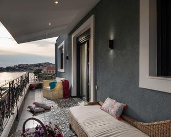 Pela Veranda Exquisite Suites - Néos Marmarás - Balkon