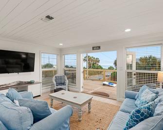 200 feet from Beach Access, Ocean views, and Pet Friendly - Laguna Beach - Sala de estar