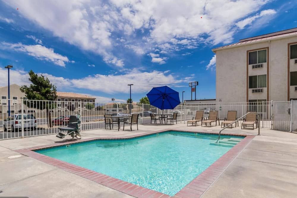 Studio 6 Suites Hesperia Ca West Main Street - Hesperia - Piscina