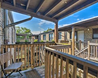 Urban Chicago Escape ~ 1 Mi to Local Beaches! - Chicago - Balcony