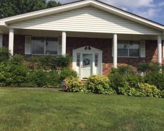 Cozy Rosecrest Suite, 1 min to I-75, full kitchen, sleeps 4, Safe area - Ringgold - Budova
