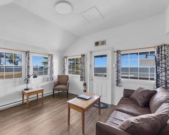 White Point Beach Resort - Liverpool - Huiskamer