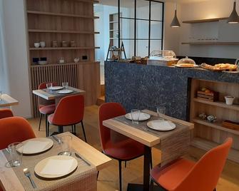 B&B Le Suites di Costanza - צ'פאלו - מסעדה