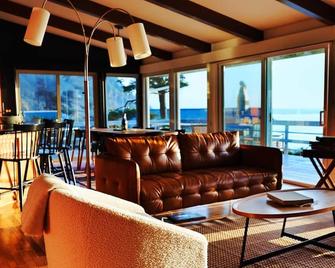 Bears Head - Arch Cape - Living room