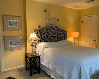 Garden Cottage - Where Something is Always in Bloom. - Kernersville - Habitación