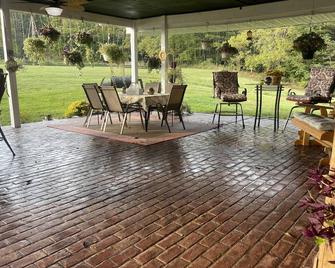 Hillside Haven Farm Stay - Chillicothe - Patio