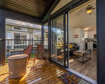 10 - Blackfish Cottage - Port McNeil - Balcón