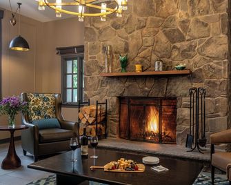 La Tourelle Hotel and Spa - Ithaca - Lounge