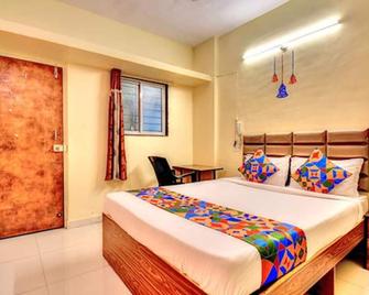 Fabexpress Srh - Nr. Butterfly Trampoline Park - Hinjawadi - Hinjewadi - Bedroom