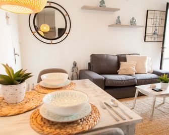 Rhodes Backpackers - Rodas - Sala de estar