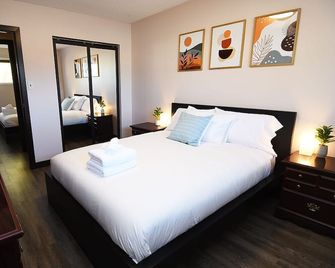 Pet Friendly 3 Bedroom, Close to the mountains! - Pincher Creek - Schlafzimmer