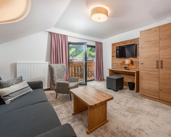 Stadtvilla Schladming Boutiquehotel - Schladming - Obývací pokoj