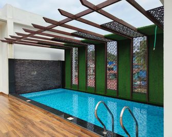 Neo Calangute Beach Resort - Calangute - Pool