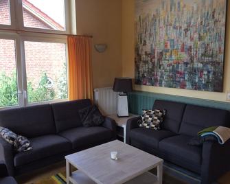 Holiday Haus am Golfpark Gut Düneburg Haren, near Castle Dankern resort area - Haren - Living room