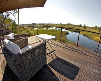 Nkasa Lupala Tented Lodge - Sangwali - Balcón