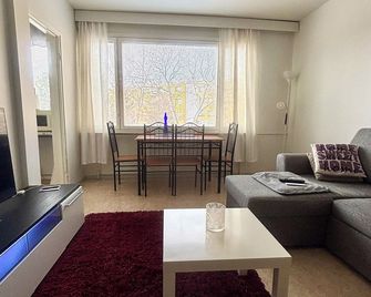 Charming Kemi Apartment with Sauna department Free Parking - Kemi - Pokój dzienny