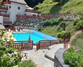 Hotel Les Chalets - Brides-les-Bains - Piscine