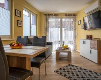 Im Unterdorf Apartments Rust - Rust - Living room