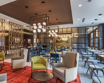 Hotel Indigo Tulsa Dwtn-Entertainment Area By IHG - Tulsa - Restaurant