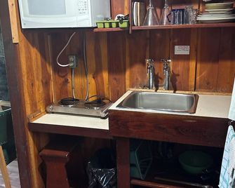 Addison's Bungalows - Brisco - Kitchen