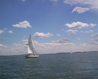 Green Turtle I Houseboat in Boston Harbor! - בוסטון - חוף