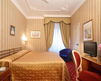 Hotel Eliseo - Rome - Bedroom