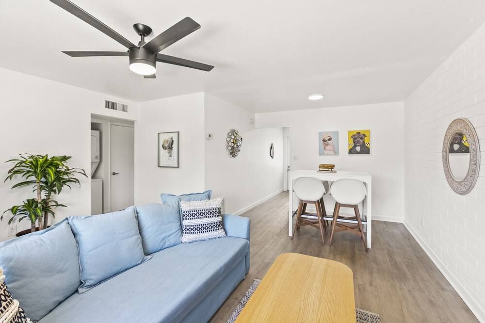Lovely 1-bedroom condo in Biltmore - Phoenix - Living room