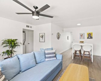 Lovely 1-bedroom condo in Biltmore - Phoenix - Living room
