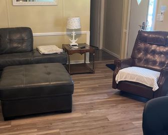 Visit Fernandina Beach/Amelia Island and surrounding areas - Yulee - Living room