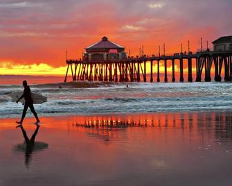 2 Blocks To Beach, Central Ac, Dogs Allowed, Walking Distance To Pier, Hot Tub - Huntington Beach - Pool