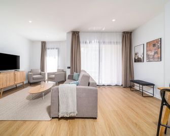 Limehome Barcelona Placa Pirineus - L'Hospitalet de Llobregat - Bedroom