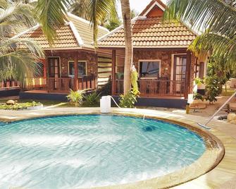 First Villa Beach Resort - Ko Pha Ngan - Pool