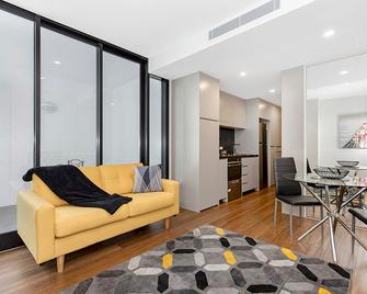 Astra Apartments Newcastle East - Newcastle - Living room