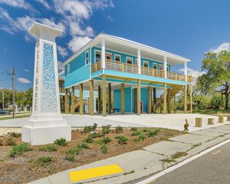 Long Beach Home w/ Views & On-Site Beach Access! - Long Beach - Building