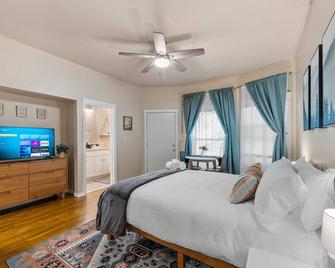 Work Play Stay - Downtown Sacramento Convention & Golden1 Center - Large Studio - Sacramento