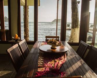 A fantastic place between the sea and the jungle - Isla Grande - Restaurante