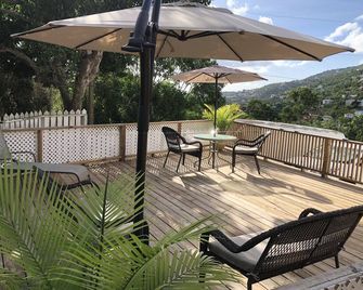 Hidden Hilltop Treasure - Saint Thomas Island - Parveke