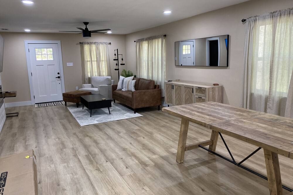 NEW Modern Boho 2-bedroom home - Jacksonville - Wohnzimmer