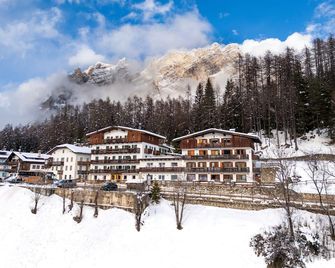 Hotel Des Alpes - Cortina d'Ampezzo - Rakennus
