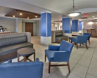 Holiday Inn Express & Suites Portales By IHG - Portales - Bar