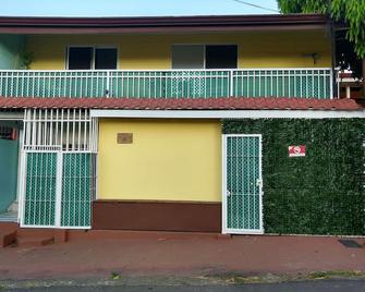 Enjoy Beautiful Weather in a Wonderful Space. Perfect for Upeace Student/worker - Colón - Edificio