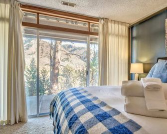 4br Cabin With Fireplacemountain Viewsdog Friendly - Cascade-Chipita Park - Bedroom
