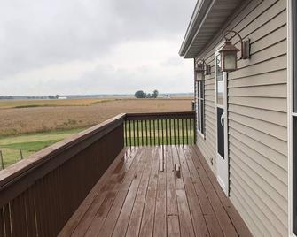 Starved rock area lovey home - Oglesby - Balcony