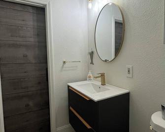 Cactus Casita: Stay Small, Live Big- Your Perfect Alamo City Escape - San Antonio