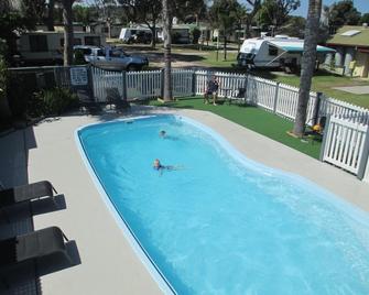 Echo Beach Tourist Park - Lakes Entrance - Zwembad