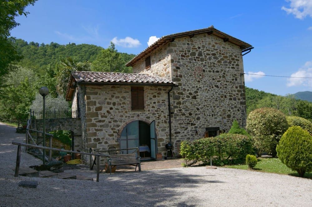 Holiday House with Pool & Large Garden Overlooking Lake near Tuscany - Lisciano Niccone - Edificio
