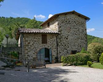 Holiday House with Pool & Large Garden Overlooking Lake near Tuscany - Lisciano Niccone - Edificio