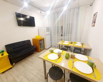 Hostel Party and Sun - Zelenogradsk - Dining room