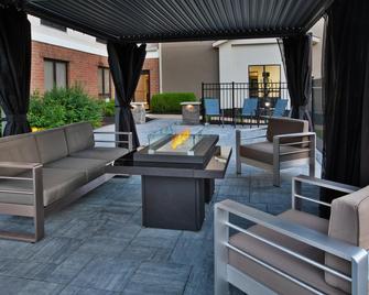 Holiday Inn Express Hotel & Suites Kent State University - Kent - Patio